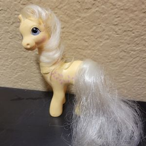 Creamsicle the giraffe